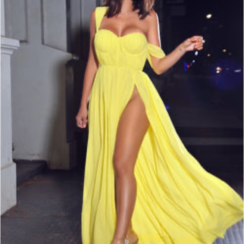 NWT Paradise High Slit Yellow Chiffon Maxi Dress size M